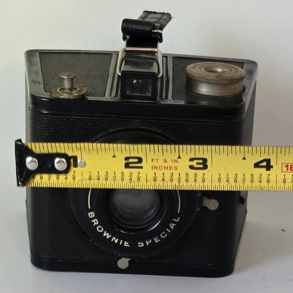 Vintage Eastman Kodak Six-20 Brownie Special Box Camera Black Bakelite Untested